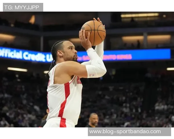 狄龙表现起伏外线不佳11投5中拿下12分4助攻3抢断三分球命中率低迷